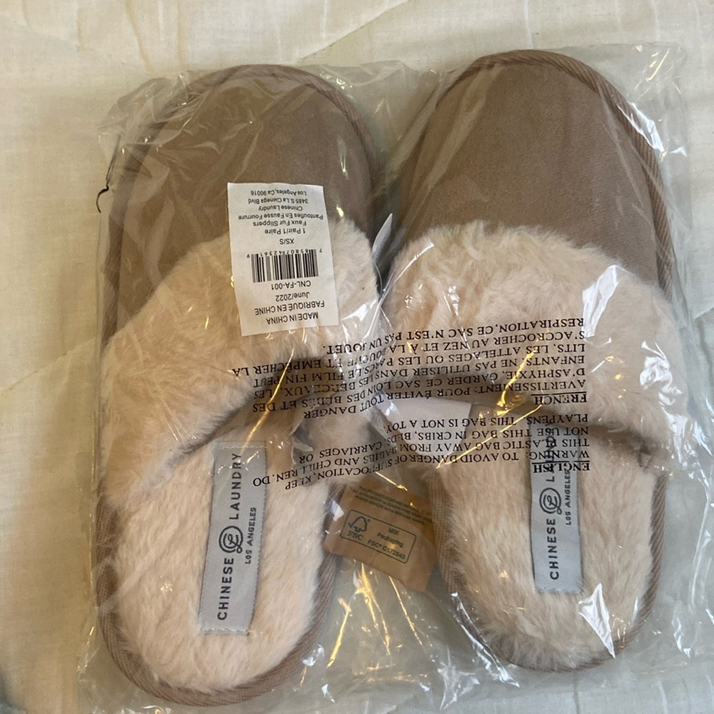 Chinese Laundry tan slippers size xs/s NWT